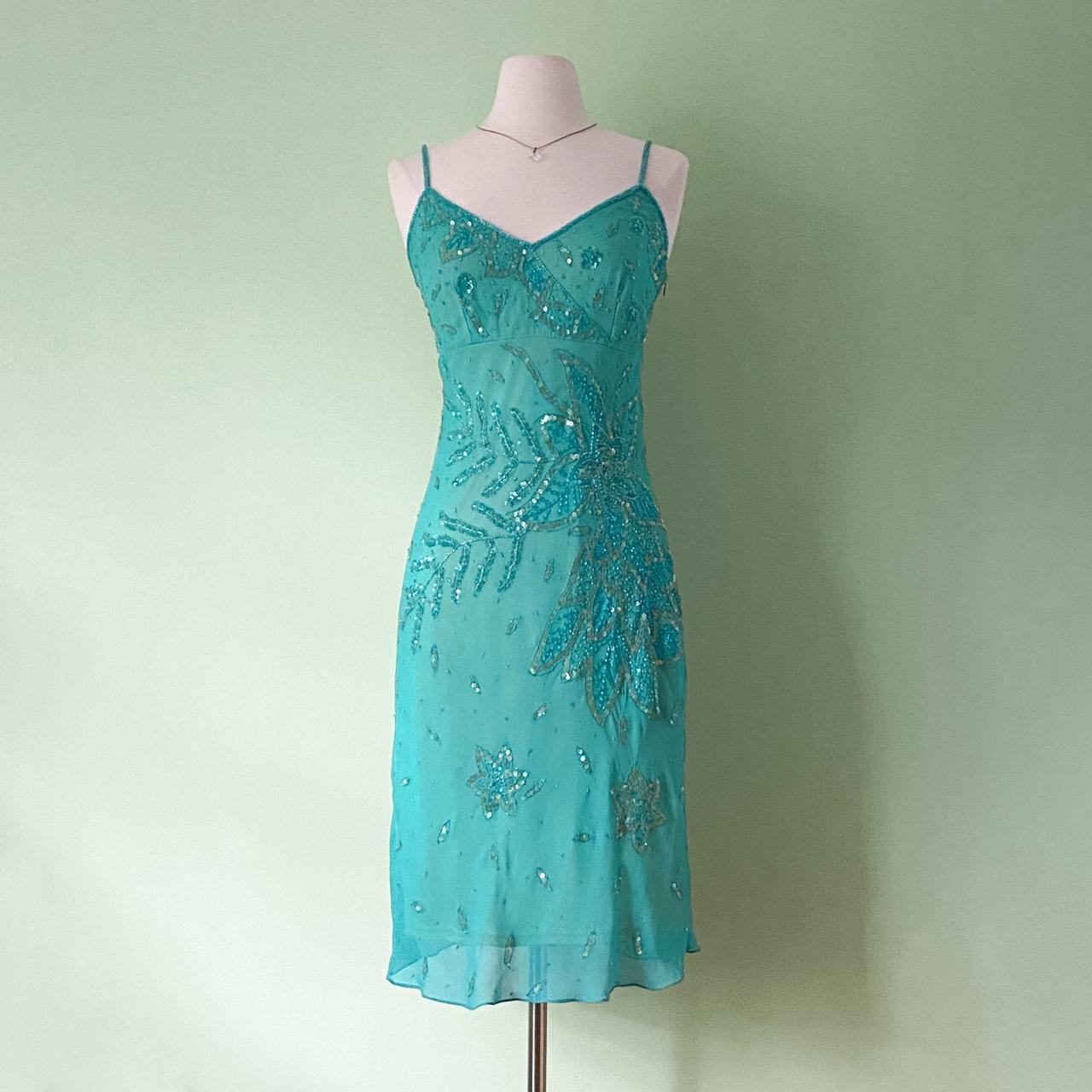 NiceVestidos – Blaues, zartes, geblümtes, kurzes Chiffon-Abendkleid mit Perlen NV5652