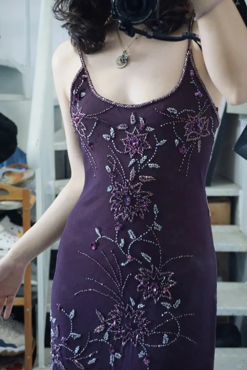 NiceVestidos – Ballkleid im Highlight-Stil, dunkelviolett, mit Perlenstickerei, Spaghettiträgern und extralang, NV5799