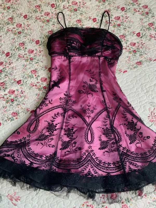 NiceVestidos – Burgunderrotes, exquisites, kurzes Ballkleid mit Perlen NV5695