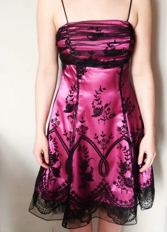 NiceVestidos – Burgunderrotes, exquisites, kurzes Ballkleid mit Perlen NV5695