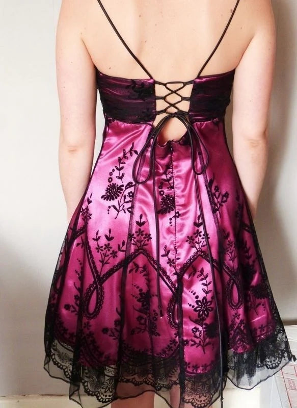 NiceVestidos – Burgunderrotes, exquisites, kurzes Ballkleid mit Perlen NV5695