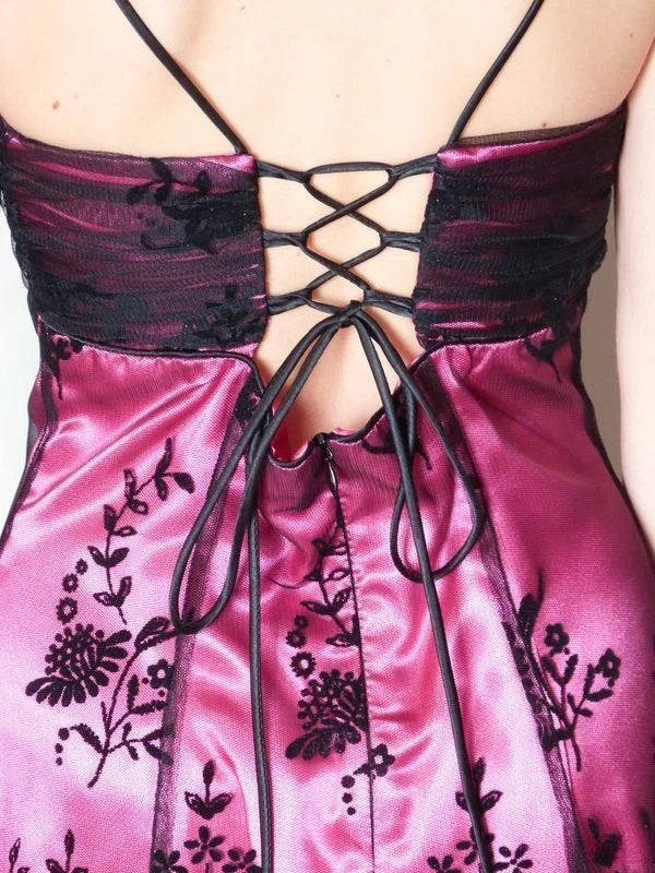 NiceVestidos – Burgunderrotes, exquisites, kurzes Ballkleid mit Perlen NV5695