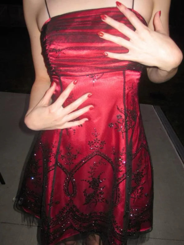 NiceVestidos – Burgunderrotes, exquisites, kurzes Ballkleid mit Perlen NV5695