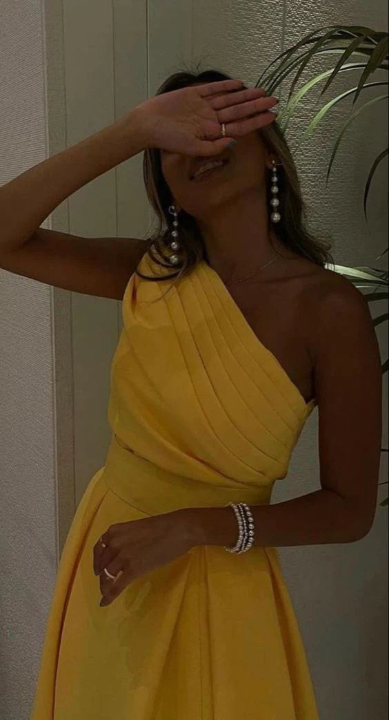 Gelbes A-Linien-Abendkleid mit einfacher, eleganter, eindrucksvoller Ärmellosigkeit, einer Schulter, gerüschtem, langem Schlitz, Ballkleid, Partykleid nv2554