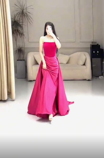Rosa schlichte, modische, elegante Tube-Top-Schulterfrei, langer Samt mit Satinnähten, plissiertes langes Abendkleid, Ballkleid, Partykleid, NV2610