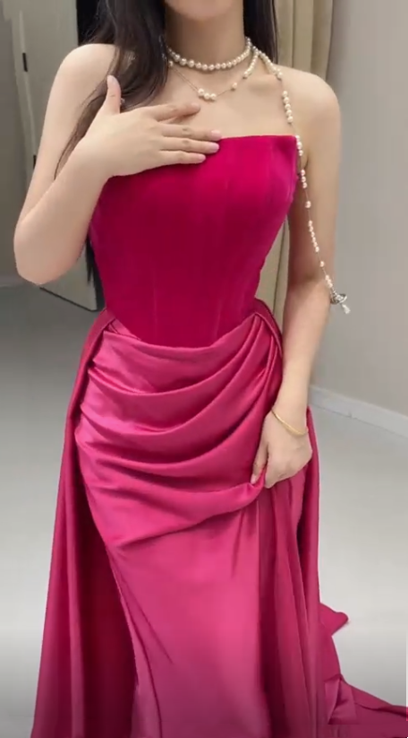 Rosa schlichte, modische, elegante Tube-Top-Schulterfrei, langer Samt mit Satinnähten, plissiertes langes Abendkleid, Ballkleid, Partykleid, NV2610