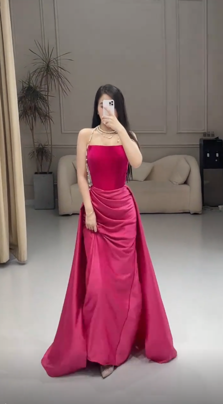 Rosa schlichte, modische, elegante Tube-Top-Schulterfrei, langer Samt mit Satinnähten, plissiertes langes Abendkleid, Ballkleid, Partykleid, NV2610