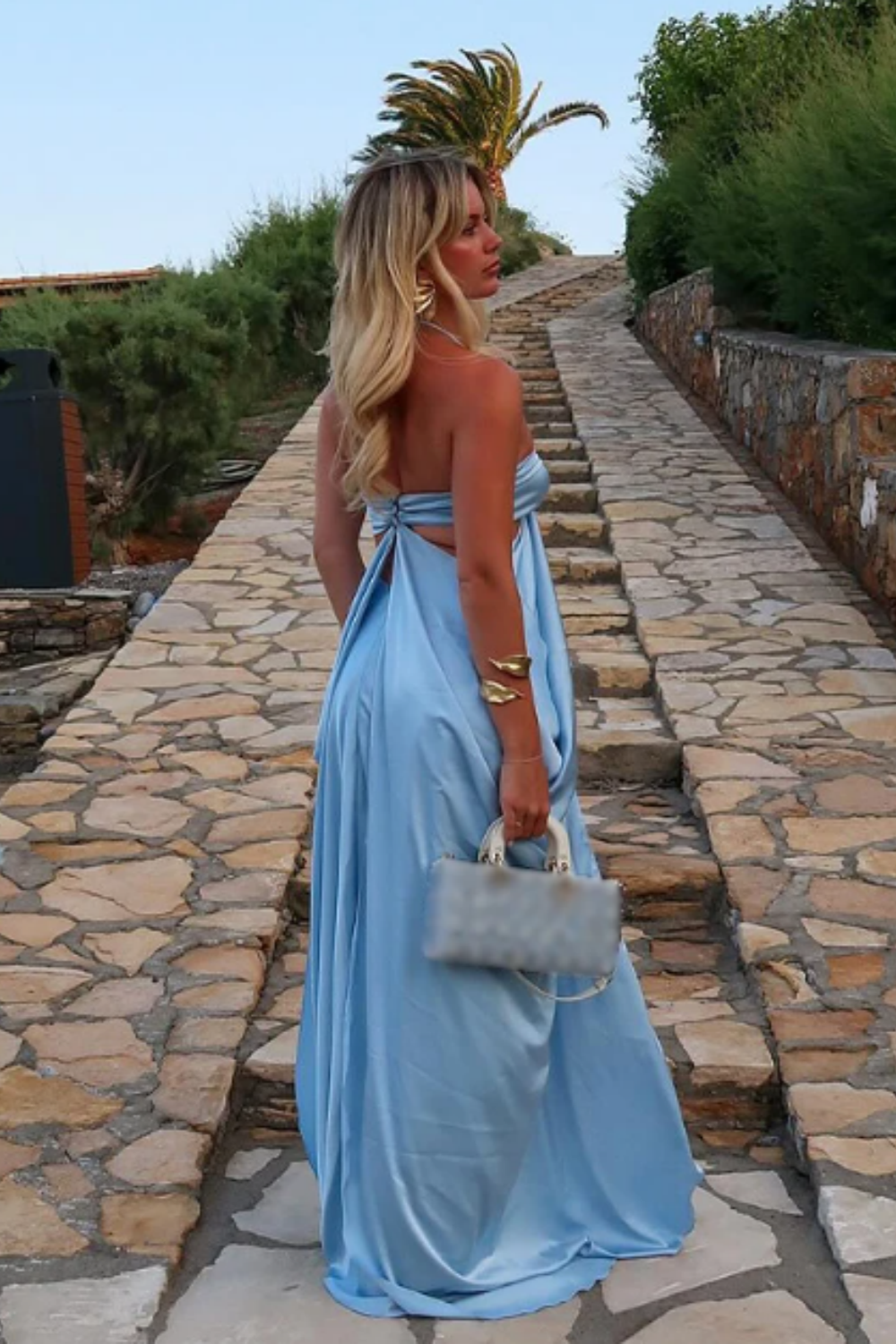 Modisches, elegantes, schulterfreies, langes Satin-Ballkleid mit Trägern in Blau, NV5215