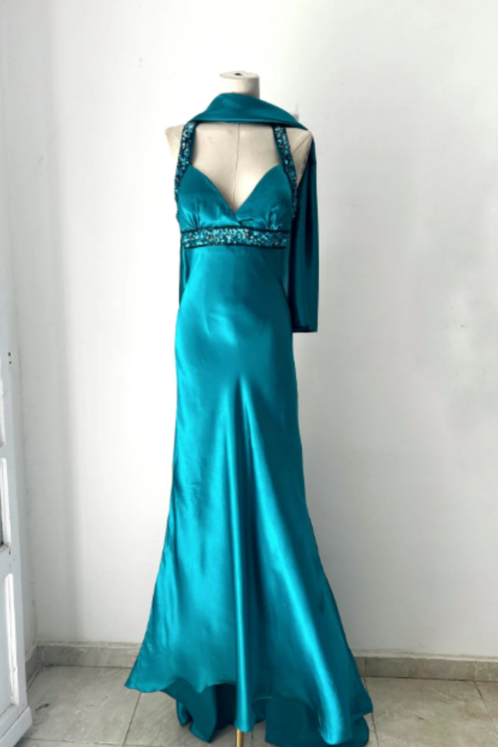 NiceVestidos--(Including Scarf) Blue-green exquisite hand-beaded long satin floor-length prom dress evening dress banquet dress Nv5578