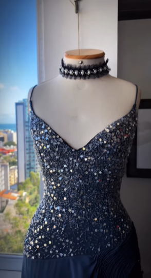 NiceVestidos - Robe de bal longue en mousseline de soie bleu marine, exquise et perlée, Nv5628