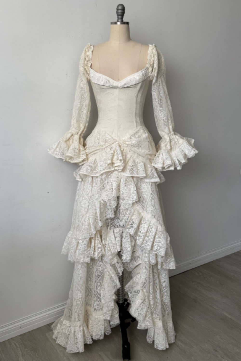 NiceVestidos-_long sleeves prom Long, exquisite lace ball gown NV6031