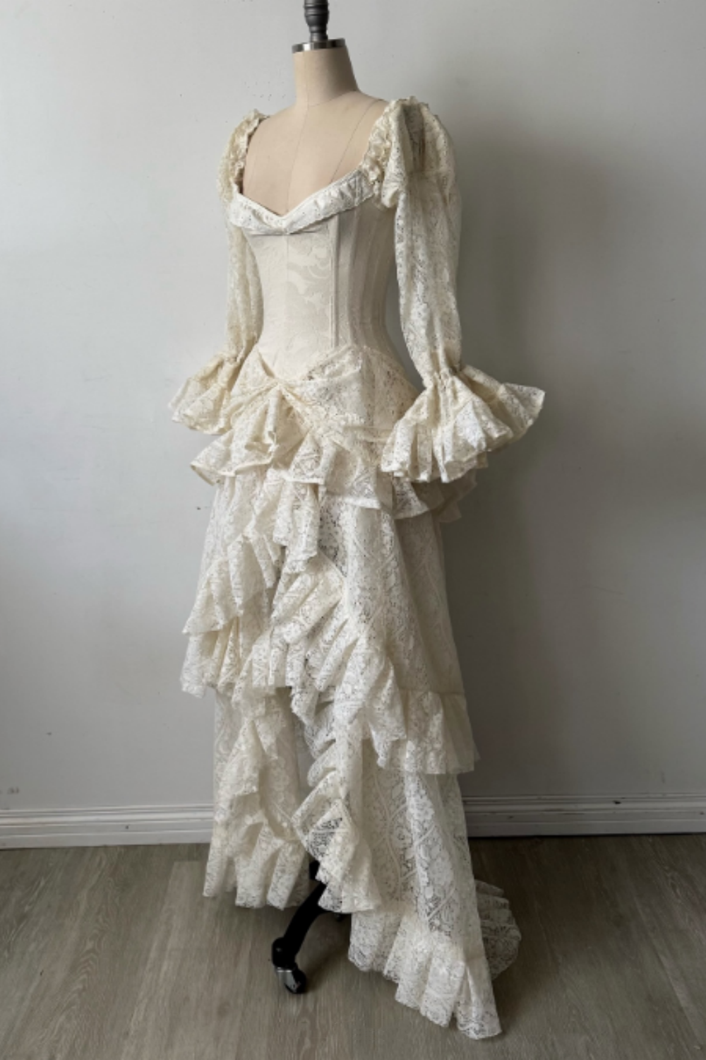 NiceVestidos-_long sleeves prom Long, exquisite lace ball gown NV6031