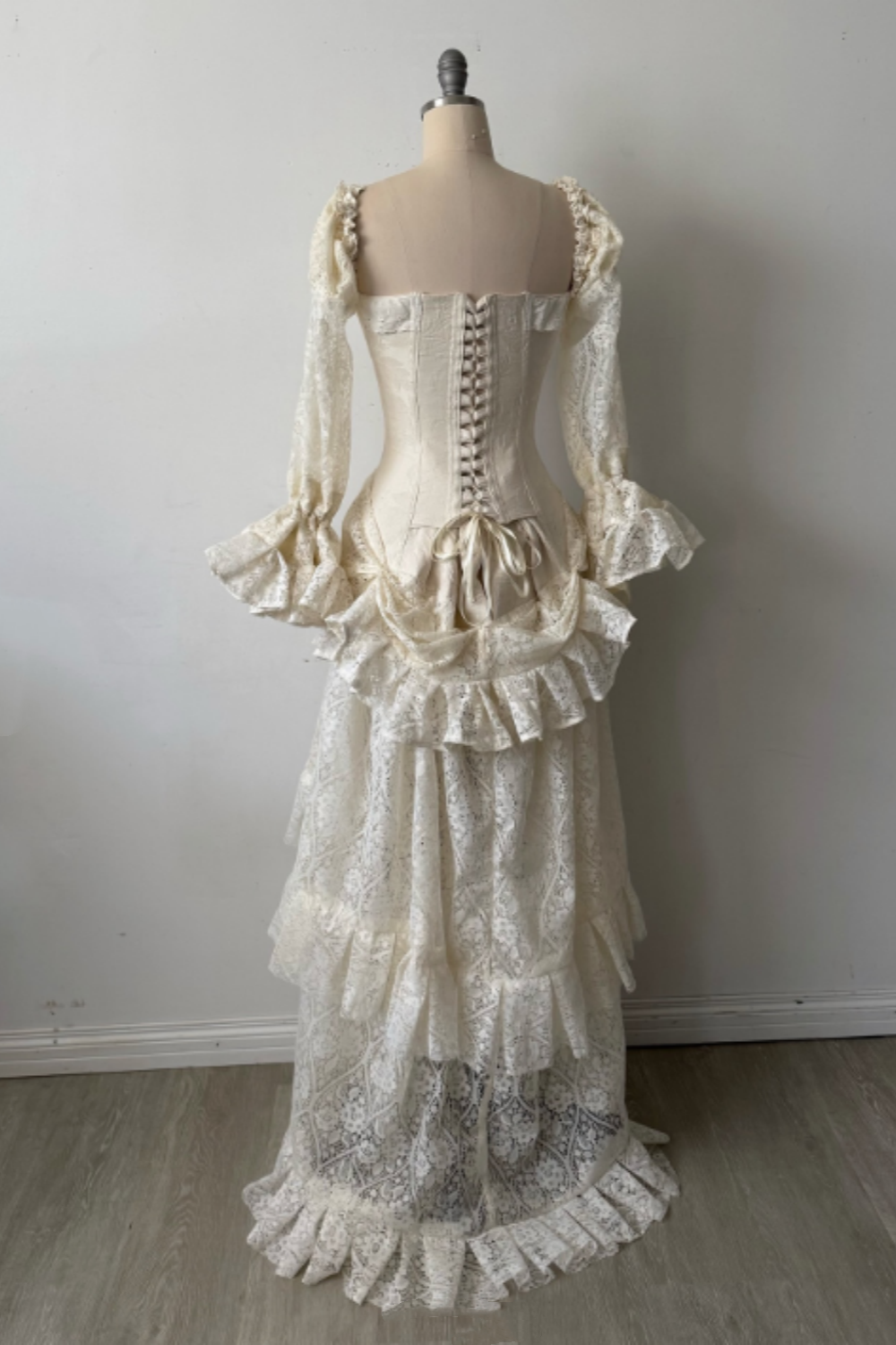 NiceVestidos-_long sleeves prom Long, exquisite lace ball gown NV6031