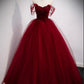 Robe de soirée longue en tulle rouge à épaules dénudées et à lacets avec appliques en perles et cœur nv1903
