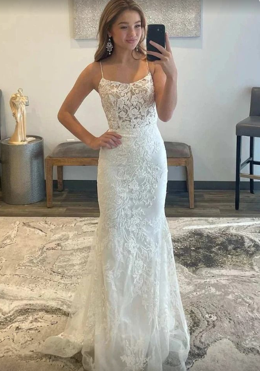 Elegantes langes Ballkleid im Meerjungfrau-Stil mit Blumenspitze, Rundhalsausschnitt und Schnürung in cremeweiß nv1146