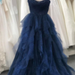 Robe de bal longue en tulle bleu marine scintillante sans bretelles à volants nv1347