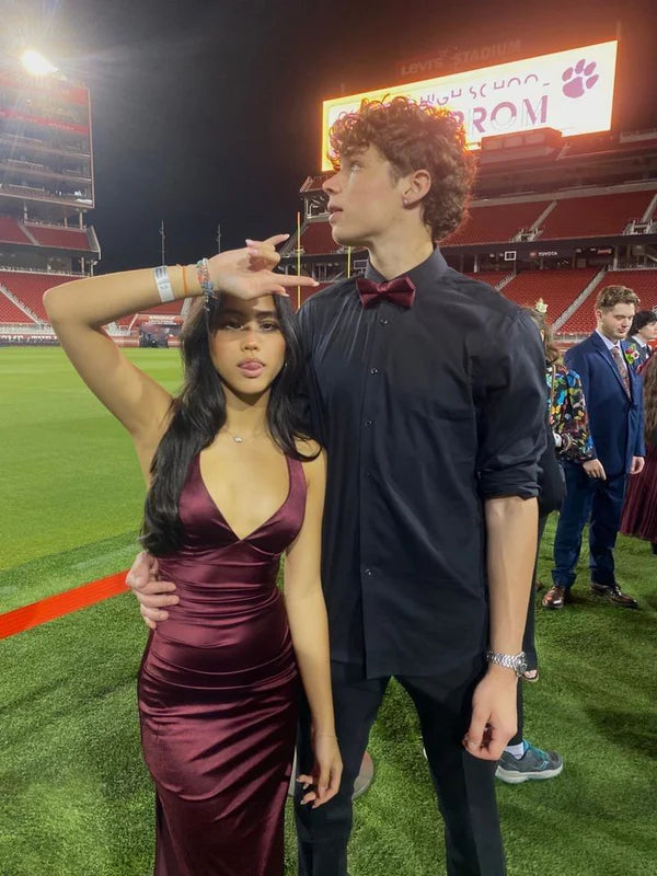 Dunkelviolettes stilvolles, elegantes, langes, rückenfreies Ballkleid aus Satin, NV3626