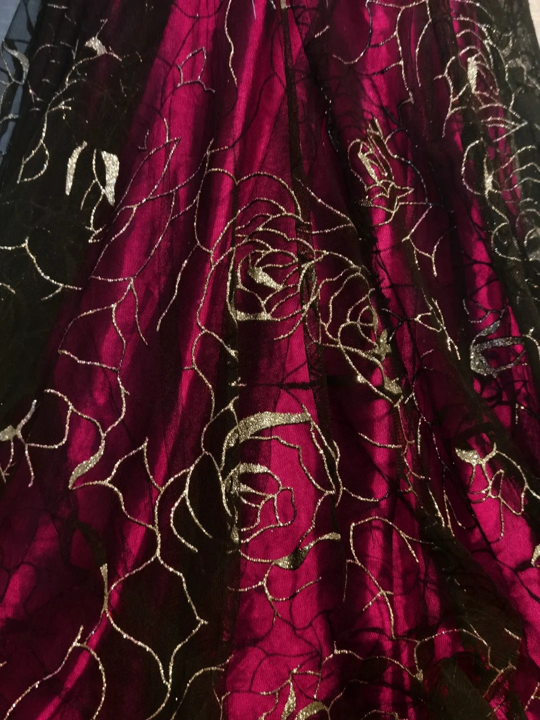 Lila Luxus Wunderschöne Elegante V-Ausschnitt Exquisite Edelstein Perlen Lange Meerjungfrau Schlank Satin Tüll Bodenlangen Schleppende Ballkleid Abendkleid Partykleid nv3922