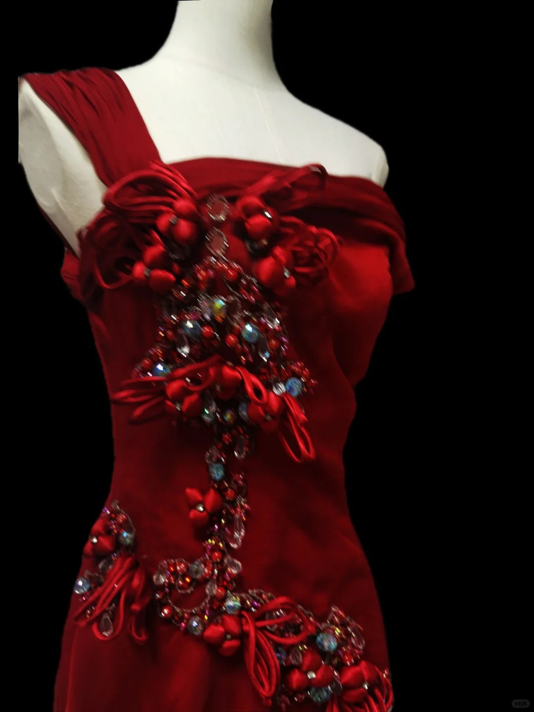 Rotes wunderschönes Retro-elegantes Mode-Exquisite Edelsteinperlen Ein-Schulter-langes bodenlanges Satin-Abendkleid-Abschlussballkleid-Abschlussballkleid nv3915