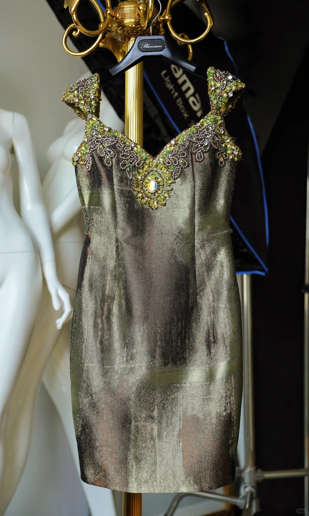 Robe de soirée courte en satin vert mousse avec perles, robe d'anniversaire nv5141