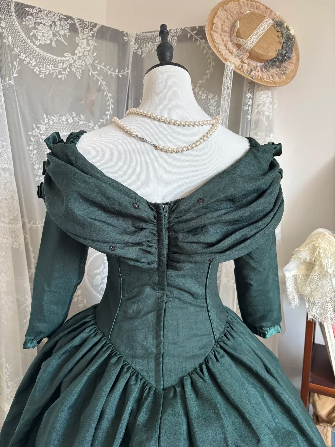 Victorian Retro Style Dark Green Off-Shoulder Leg-of-Mutton Sleeve Court Ballgown - Theme Ball & Cosplay Dress NV6364