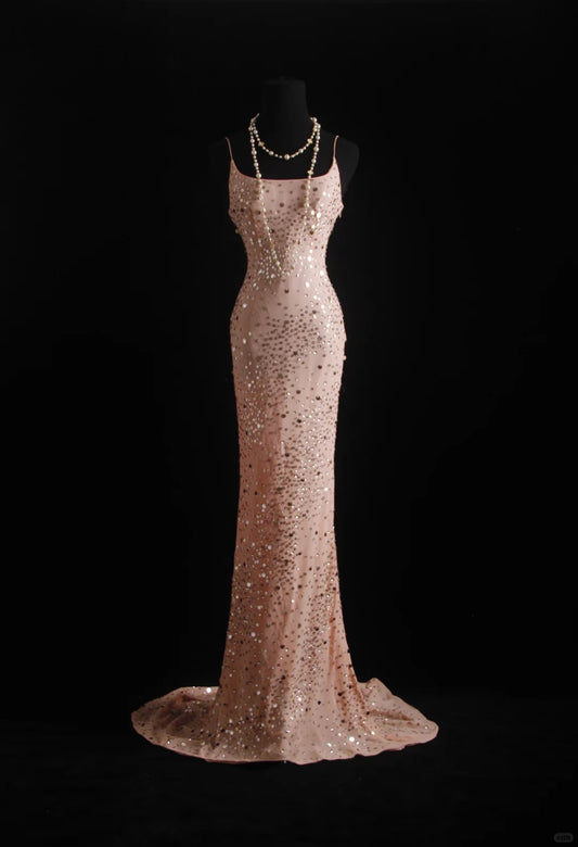 Robe rose vintage faite main, ornée d'étoiles scintillantes et de perles pailletées. Robe longue de bal ou de soirée en mousseline de soie nv5206