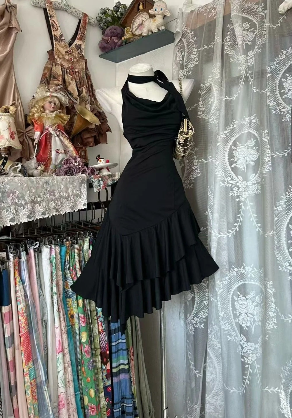 Vintage Neckholder-Kleid mit mehreren Lagen Rüschen, kleines Schwarzes, figurbetontes Abendkleid, Minikleid NV6832