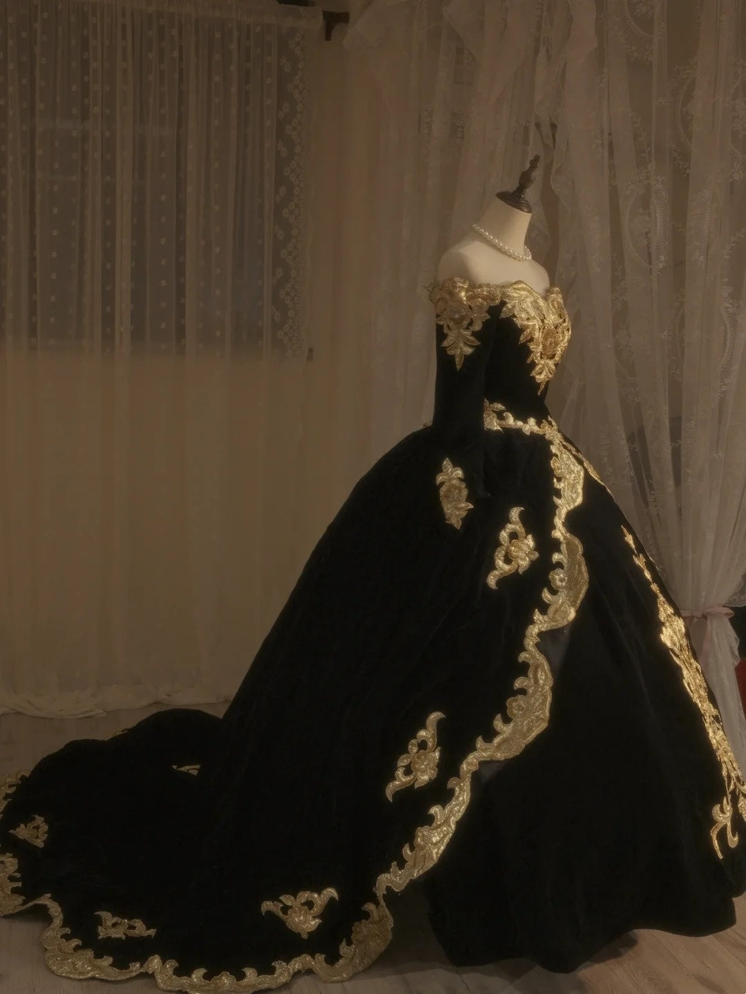 NiceVestidos--Vintage Dress, Golden, Superb, Top-Grade, Gorgeous, Hand-Embroidered, Heavily Beaded Dress, Romantic Fantasy, Baroque Period, Magnificent Wedding Dress, Ball Gown NV5854