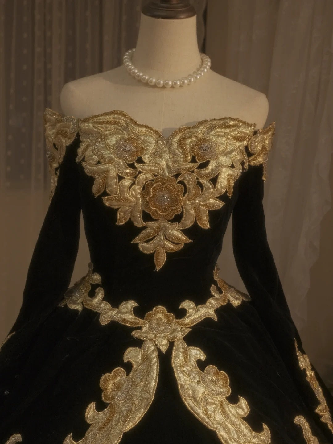 NiceVestidos--Vintage Dress, Golden, Superb, Top-Grade, Gorgeous, Hand-Embroidered, Heavily Beaded Dress, Romantic Fantasy, Baroque Period, Magnificent Wedding Dress, Ball Gown NV5854