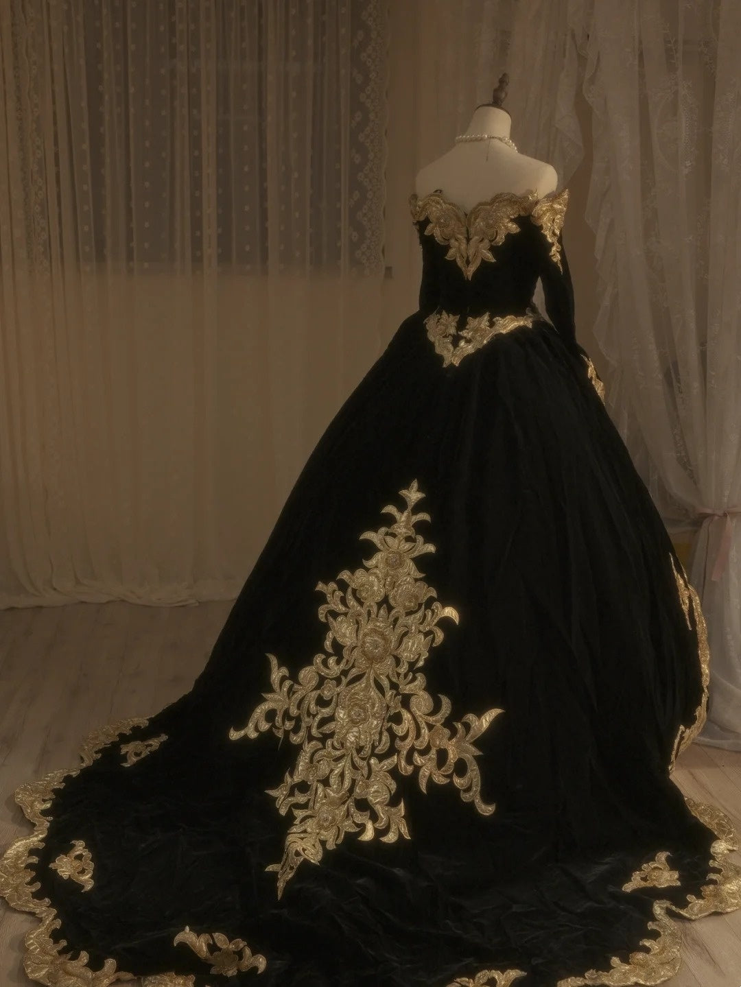 NiceVestidos--Vintage Dress, Golden, Superb, Top-Grade, Gorgeous, Hand-Embroidered, Heavily Beaded Dress, Romantic Fantasy, Baroque Period, Magnificent Wedding Dress, Ball Gown NV5854