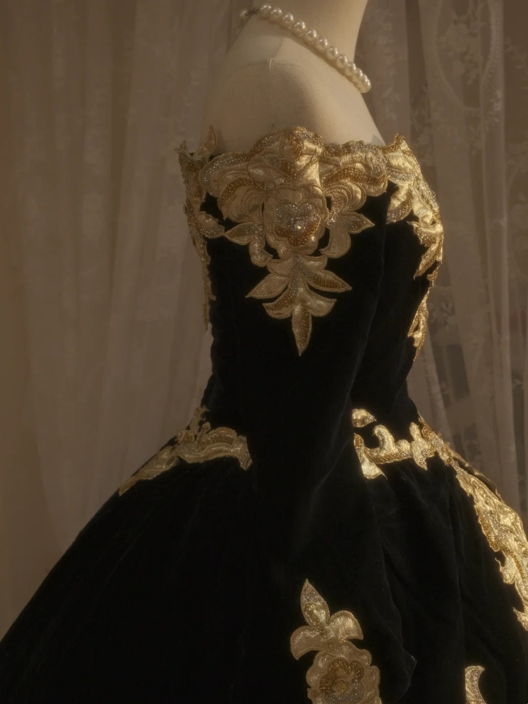 NiceVestidos--Vintage Dress, Golden, Superb, Top-Grade, Gorgeous, Hand-Embroidered, Heavily Beaded Dress, Romantic Fantasy, Baroque Period, Magnificent Wedding Dress, Ball Gown NV5854