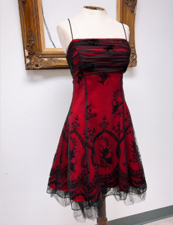 NiceVestidos – Burgunderrotes, exquisites, kurzes Ballkleid mit Perlen NV5695