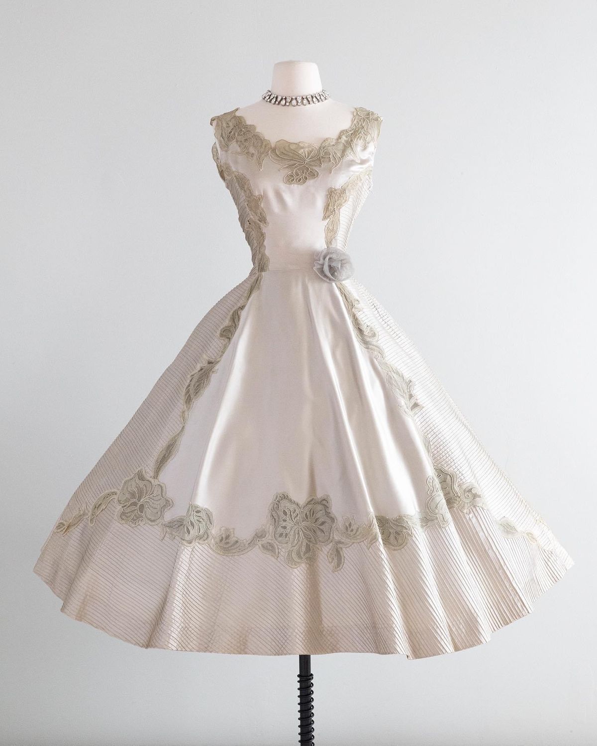 NiceVestidos-Sweet And Elegant Short Homecoming Dress Birthday Dress nv5518