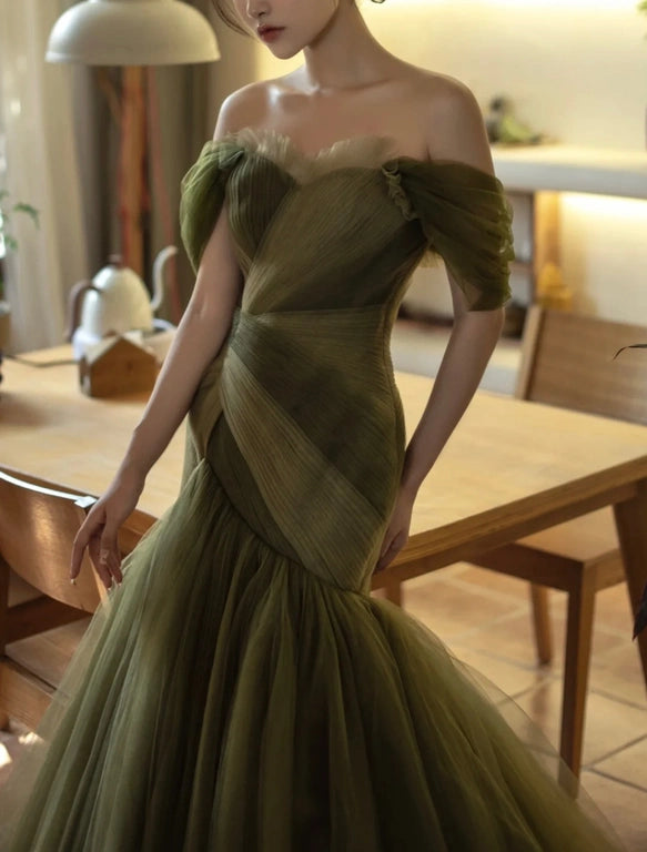 lovely elegant dress Designer Evening Dresses