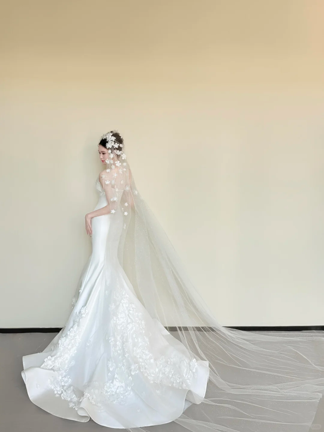 Strapless White Satin Mermaid Wedding Gown, 3D Floral Applique Bridal Dress  NV7432