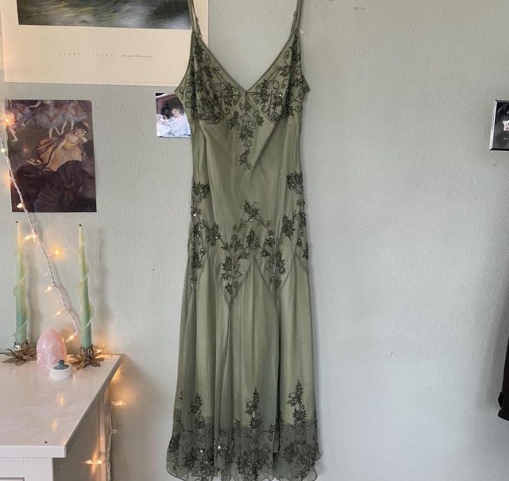 Green Vintage Fashion Spaghetti Straps Exquisite Beading V Neck Long Elegant Ball Gown Evening Dress Party Dress nv3552