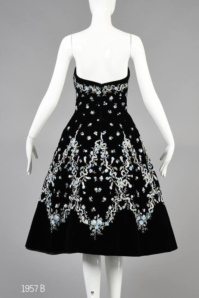 NiceVestidos-Black Floral Satin Short Formal Homecoming Dress Hoco Gown nv5502