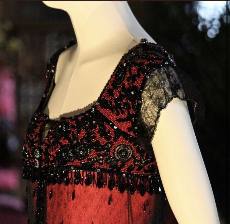 NiceVestidos – Burgunderrotes, exquisites, perlenbesetztes, langes, elegantes Retro-Abendkleid NV5886