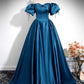 Robe de soirée longue en satin bleu paon à manches bouffantes et coupe trapèze nv2042