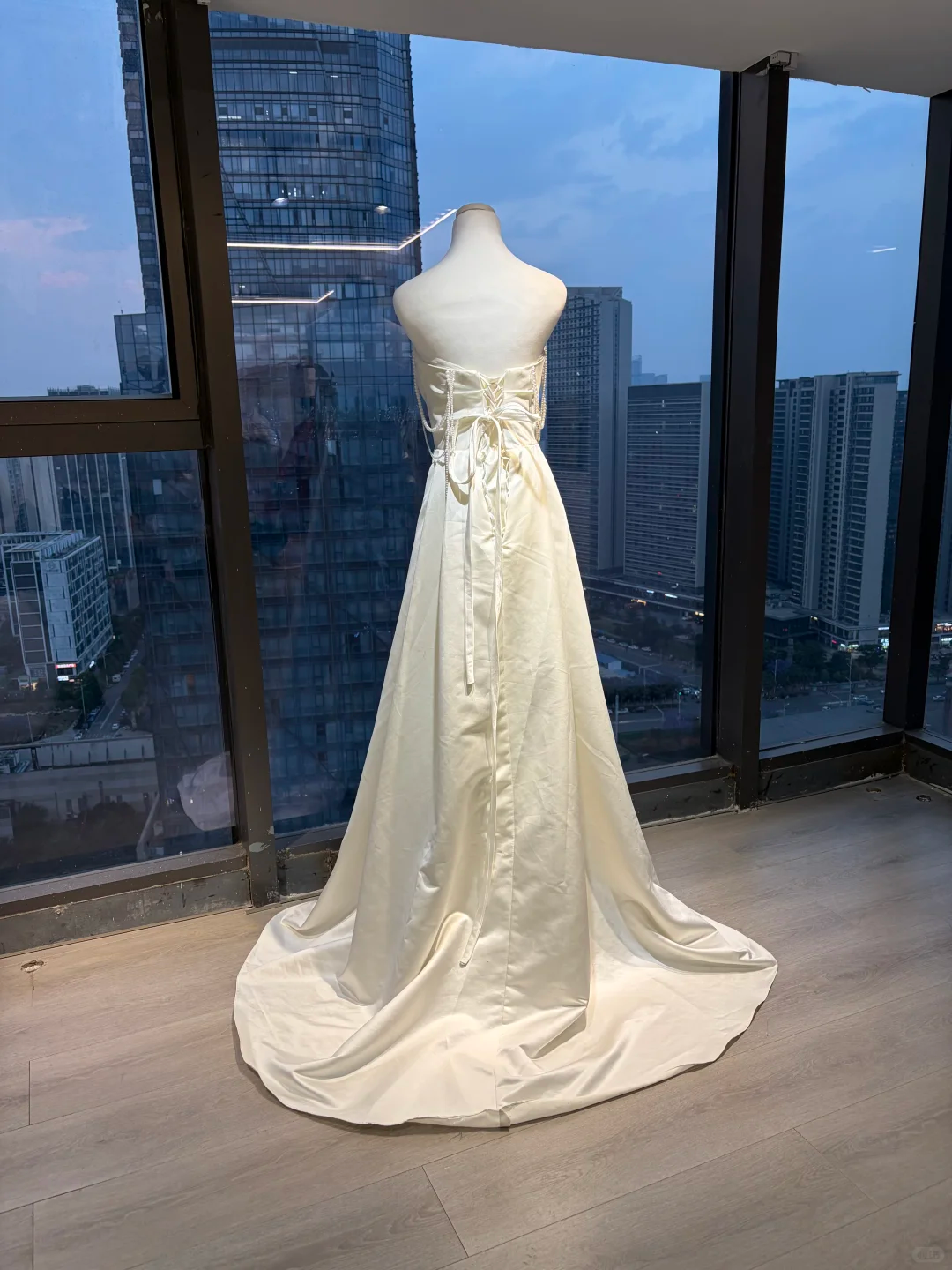 Strapless White Satin Mermaid Wedding Gown Draped Pearl Chains Ruched Skirt Long Train Formal Evening Dress  NV6981