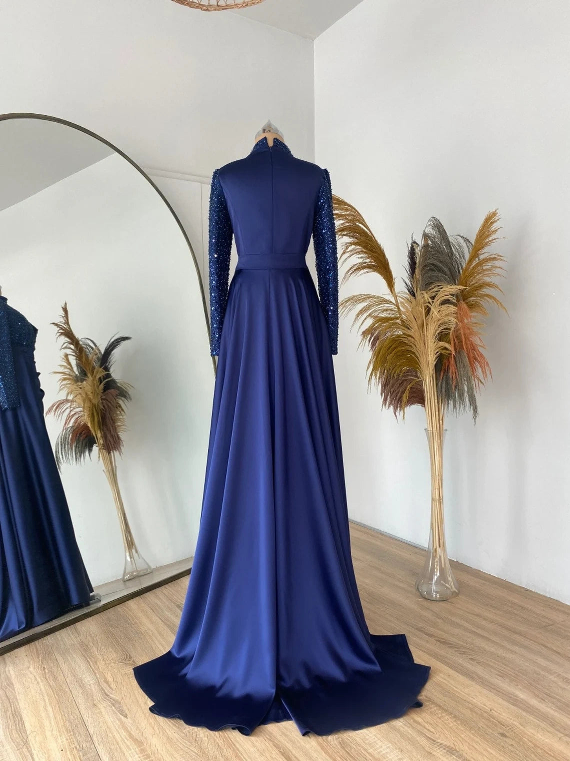 Plissiertes Satin-Kleid mit Rundhalsausschnitt und Pailletten, figurbetontes Abendkleid mit langen Ärmeln, Ballkleid nv1964