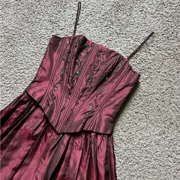 NiceVestidos – ärmelloses, weinrotes, bodenlanges Satin-Abendkleid in A-Linie, NV5778