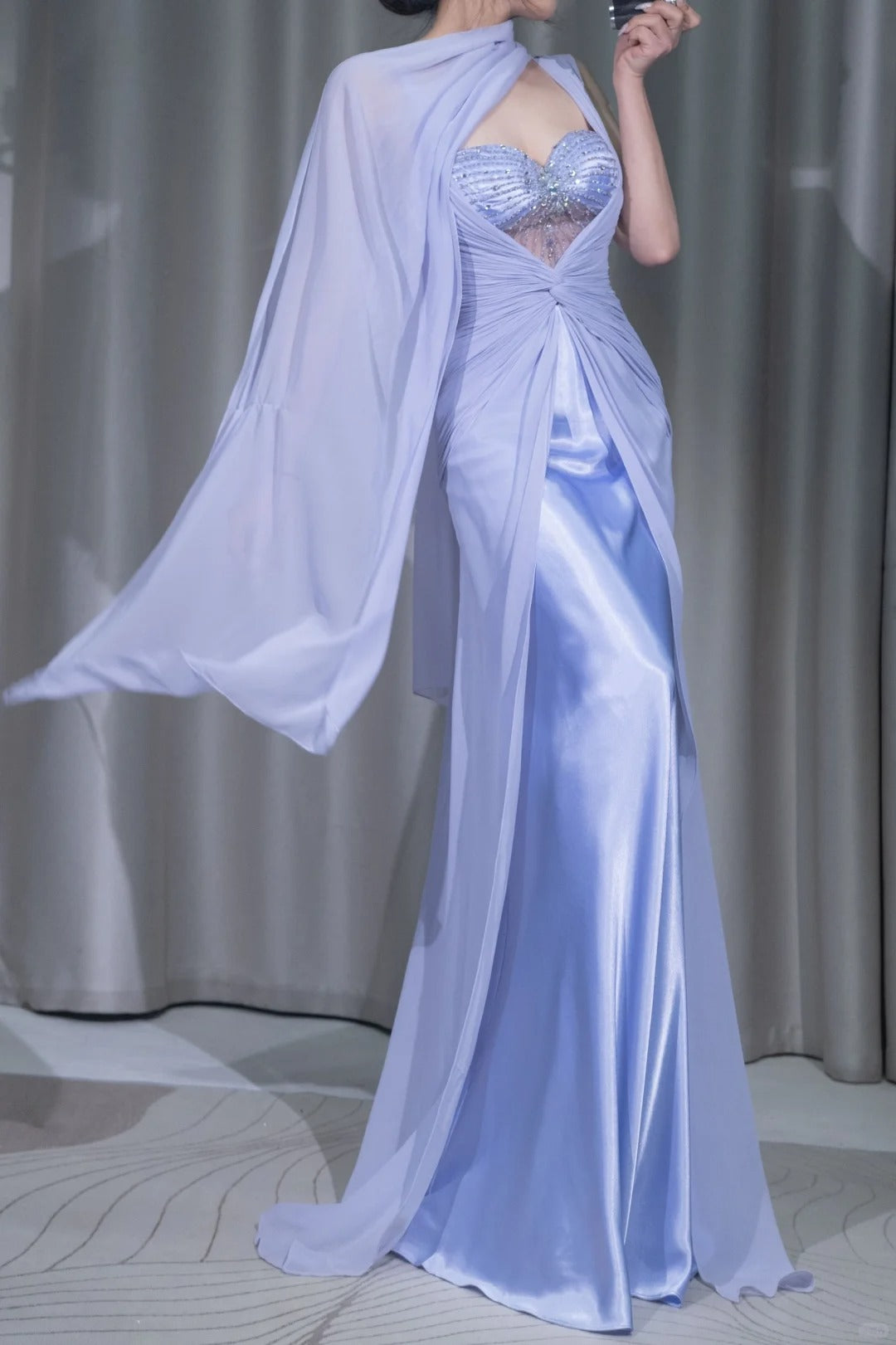 Robe de soirée longue en mousseline de soie violette ornée de perles nv5130