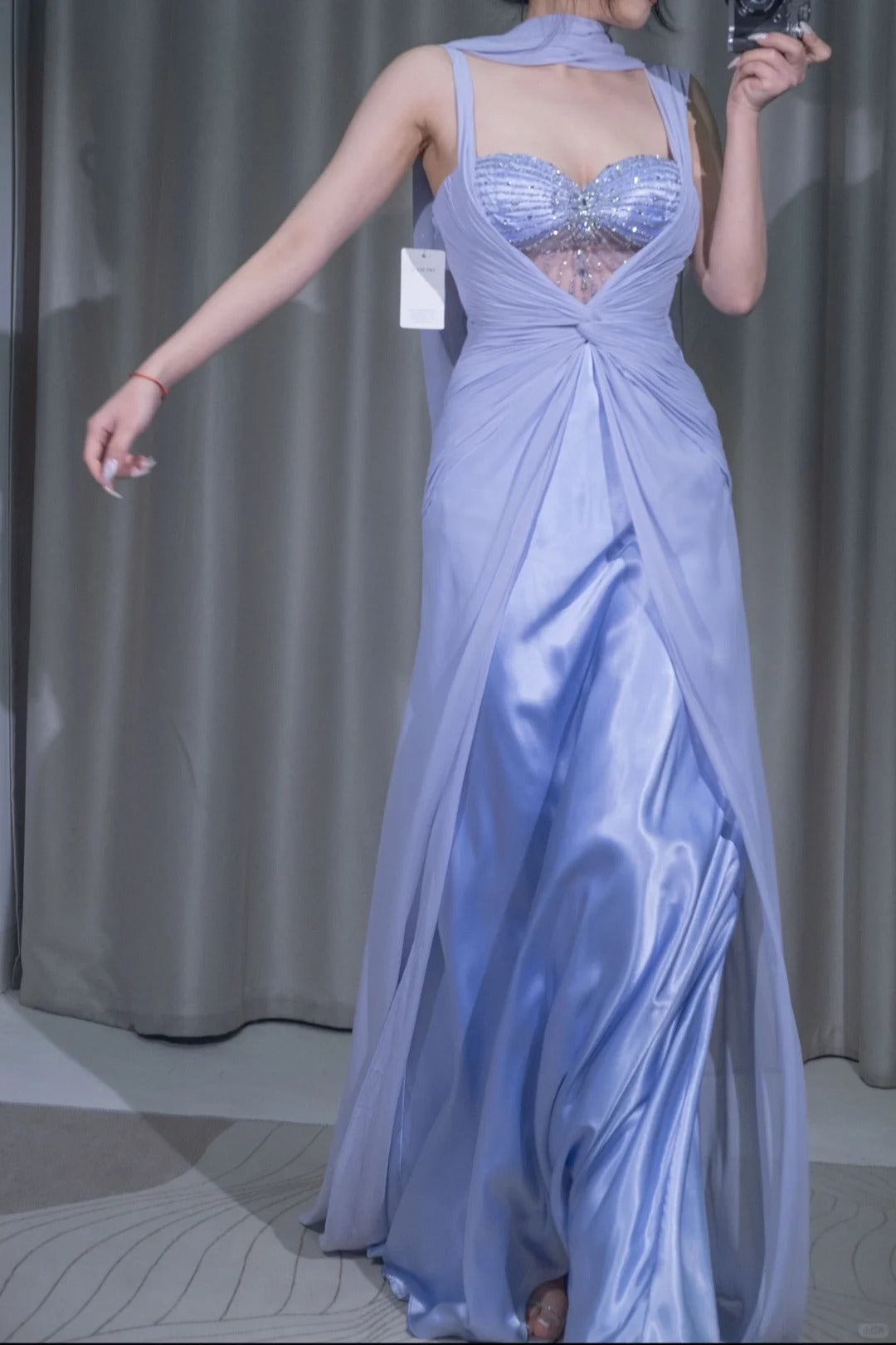 Robe de soirée longue en mousseline de soie violette ornée de perles nv5130