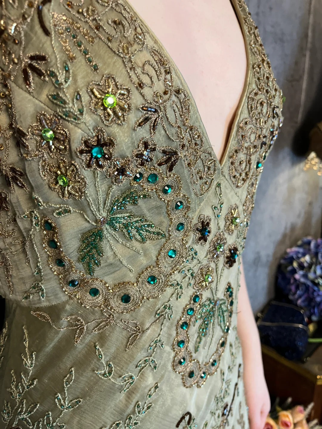 Ravissante robe de bal vintage longue et exquise, vert foncé, ornée de perles, nv5434