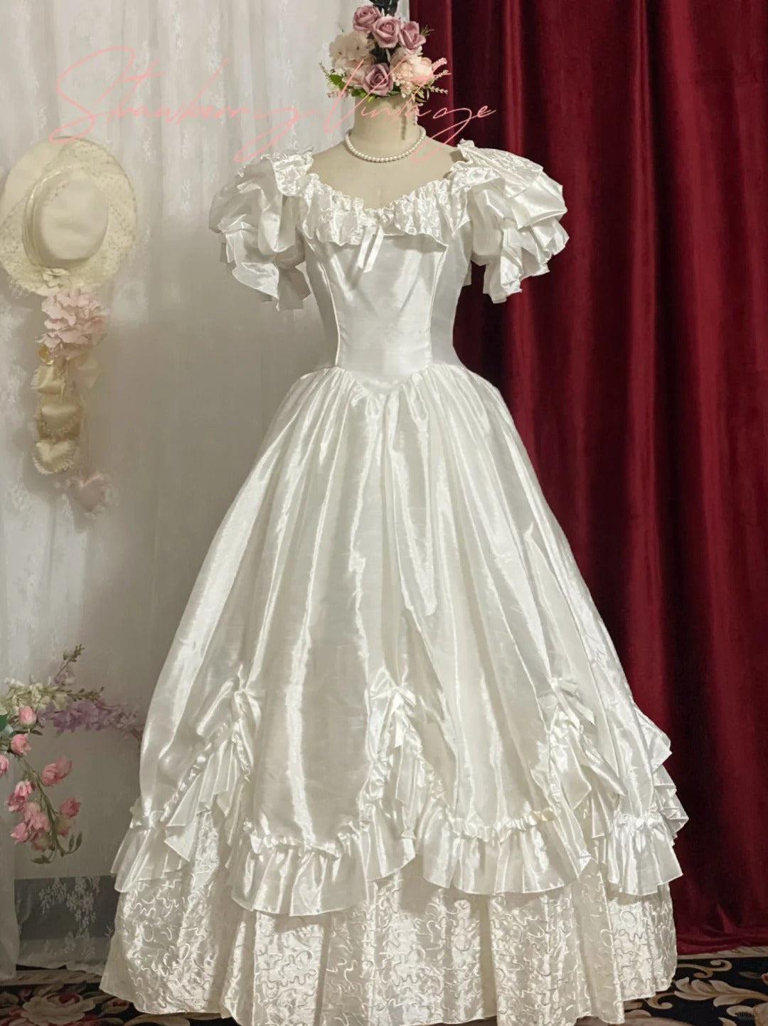Elegantes, langes Ballkleid im Vintage-Stil für die Hochzeit im Prinzessinnenstil. NV5080