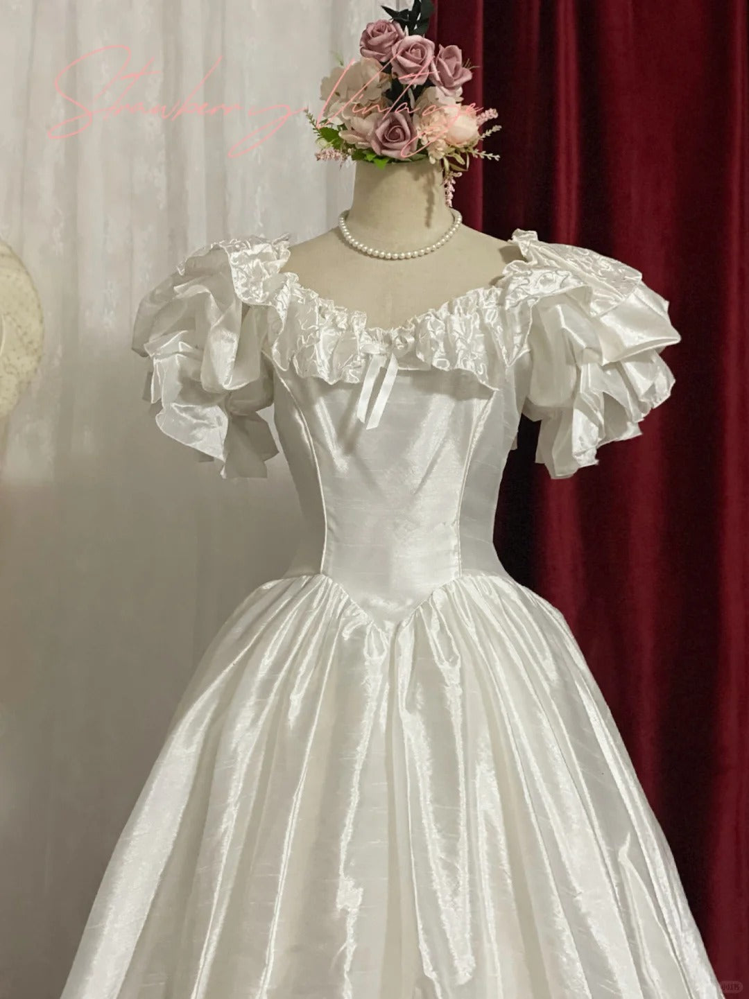 Elegantes, langes Ballkleid im Vintage-Stil für die Hochzeit im Prinzessinnenstil. NV5080