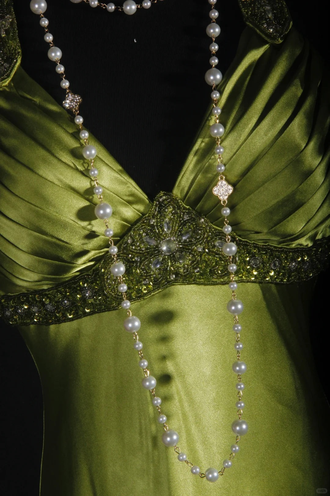 Robe de soirée longue en satin vert vintage, élégante et exquise, avec traîne au sol, avec perles, nv4121