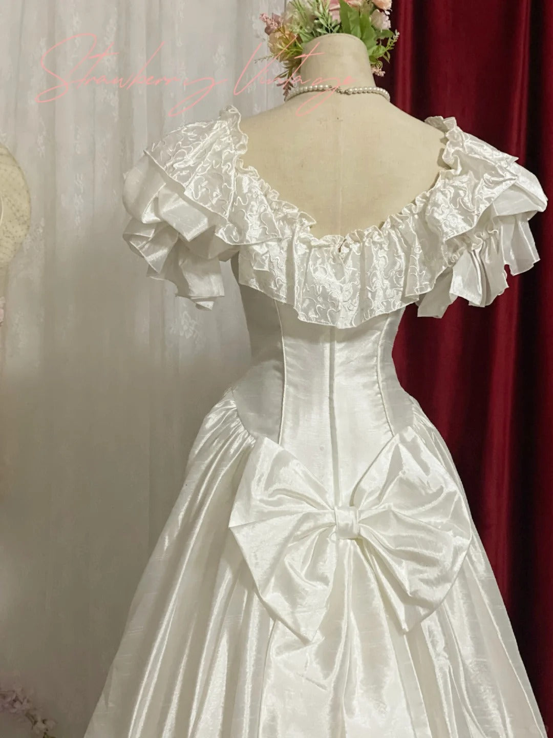 Elegantes, langes Ballkleid im Vintage-Stil für die Hochzeit im Prinzessinnenstil. NV5080