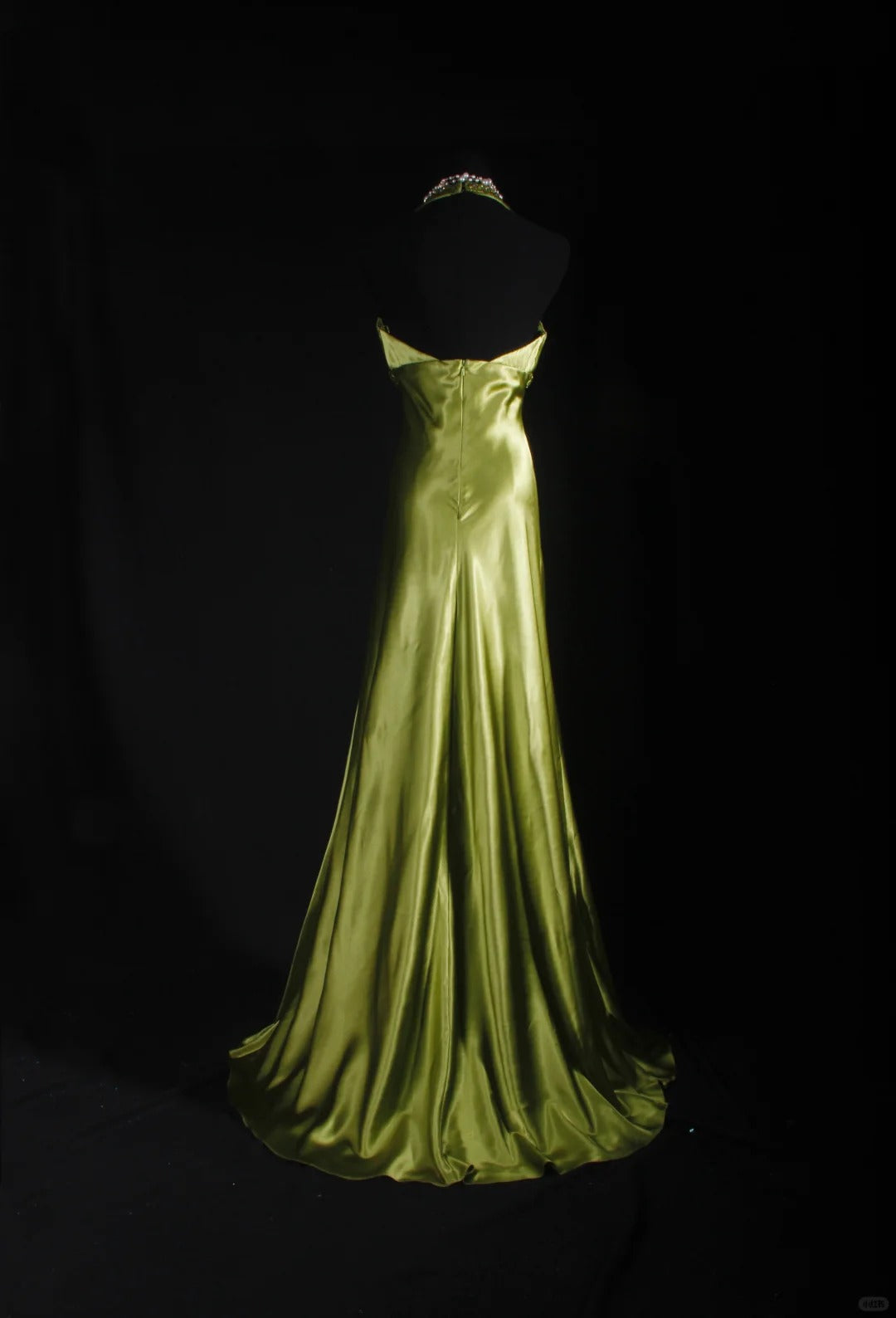 Robe de soirée longue en satin vert vintage, élégante et exquise, avec traîne au sol, avec perles, nv4121